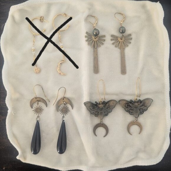Gold and Black Women's Earrings Set - Picture 1 of 1